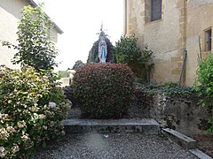 Statue à proximité de l'église.