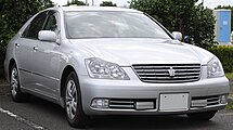 A Toyota Crown with an "auto-cover" warning light in the front bumper and "TA" antennas on the left and right sides of the upper rear window