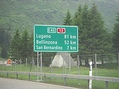 L'A13 juste avant l'entrée du tunnel du San Bernardino à Hinterrhein dans la vallée du Rhin postérieur.