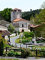 L'église dans le village de Bussac.