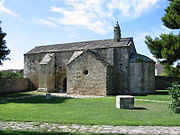 La chapelle Saint-Cyr, au sud du village.