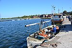 Fiskebåt vid hamnpiren