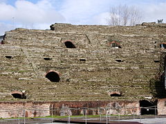 Les gradins de l'amphithéâtre Flavien.