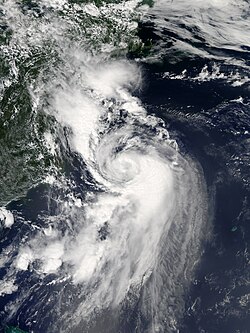 Henri le 21 août à son apex et approchant Long Island.