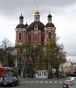 Вид с востока, от дома № 3 по переулку, на Климентовский храм (перекрёсток Климентовского переулка и Пятницкой)