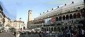 Il Palazzo della Ragione da piazza delle Frutta