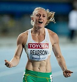 A australiana Sally Pearson quebrou o recorde do campeonato nos 100 m c/ barreiras.