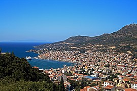 萨摩斯岛首府萨摩斯镇（英语：Samos (town)）