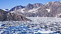 Tuttilik : Le promontoire rocheux abrupt où le fjord se divise est l'endroit où se trouve le mémorial Watkin