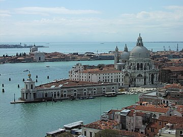 La Punta della Dogana avec la Douane de mer, la Salute et la Giudecca.