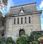 Porte sur le square Saint-Médard.