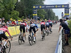 La tête de la course à l'arrivée.