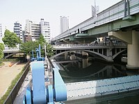 大阪高麗橋。草津のかき船発祥の地であり、両橋詰で営業を行っていた[73]。