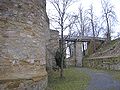 Der östliche Halsgraben mit der Brücke nach Norden