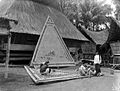 The painting of the interweaving of two "ajo", the interlaced triangles intended for the roofing of a traditional Karo house.