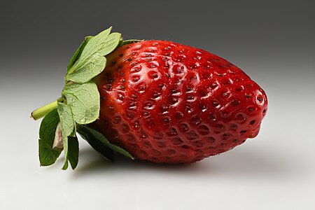 Strawberry, whole, by Iifar