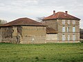 Costruzione in ciottoli di pietra e pisé, comune d'Hauterives, Dipartimento della Drôme, Francia.