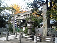 新田神社 これは「胴塚」であり、「首塚」は入間市の愛宕神社にある。