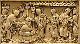 El bautismo de Clodoveo I por san Remigio con el milagro de la Santa Ampolla. Placa de encuadernación de marfil, Reims, último cuarto del siglo IX. Amiens, museo de Picardía.