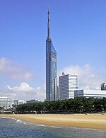 La tour de Fukuoka et le front de mer.