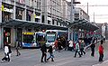 Saarbrücker Stadtbahnwagen 1024 als Linie 1 Richtung Brebach im Paar mit Stadtbus der Linie 128 Richtung Wackenberg am Saarbrücker Hauptbahnhof