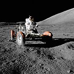 Eugene Cernan conduisant le Rover lunaire d'Apollo 17