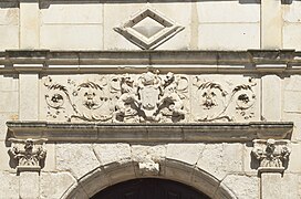 Armorial sur la porte d'entrée