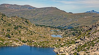 Vue vers l'aval, au loin le port d'Envalira.