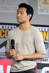 Simu Liu promocionando 'Shang-Chi' en la SDCC 2019.