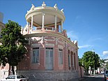 El Museo de la Arquitectura Ponceña, se encuentra en esta residencia (Casa Wiechers-Villaronga) de 100 años de edad en las calles Reina y Méndez Vigo