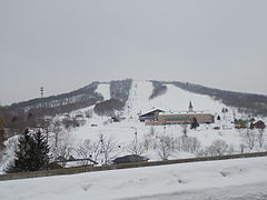 神威岳國際滑雪場（日语：かもい岳国際スキー場）