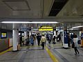 Quai commun aux lignes Ginza (à droite) et Marunouchi (à gauche)