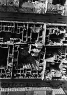 Warsaw during World War II: destroyed townhouses between Zielna (top) and Marszałkowska streets (bottom). In bottom right corner building Marszałkowska 156 on the corner with Królewskia street, also visible Bloch Palace at Marszałkowska 154. September 1939