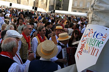 Chorale des côtes-du-rhône à la fête de la vigne et du vin d'Avignon