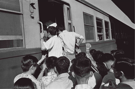 Train de voyageurs en 1972.