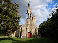 La façade occidentale avec le clocher de la chapelle Saint-Nicolas.