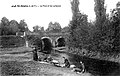 Saint-Séglin : laveuses dans la rivière Combs au début du XXe siècle (carte postale).