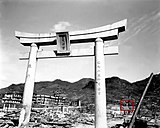 The one-legged torii of Sannō Shrine is circled in red.