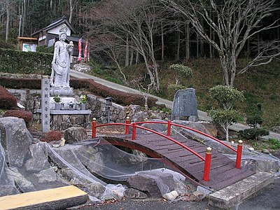 東窟寺延命観音菩薩と岩屋観音参道