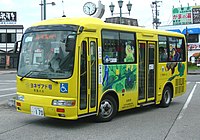 「アタゴオル」のキャラクターが描かれた、米沢市市民バス「ヨネザアド号」の車両