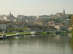 Le Port-l'Houmeau et la ville vus de la passerelle de Bourgine.