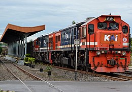 CC 205 14 01 dengan KA Babaranjang di Stasiun Labuan Ratu