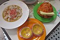 茶餐廳吃到的經典下午茶食品包括（左起）火腿通心粉、蛋撻和菠蘿油