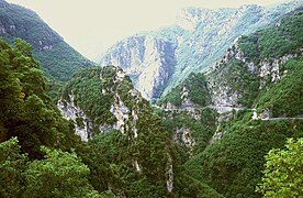 Entre les gorges du Piaon et la chapelle Notre-Dame de la Ménour.