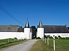 Les tours, le corps de logis et l'écurie de la ferme du château de Montignies-Saint-Christophe