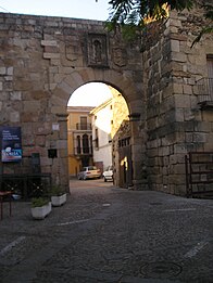 Porta da muralha romana