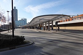 Terminal bus di stasiun