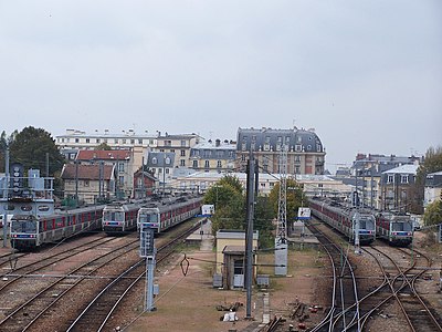 The tracks viewed from the Rue de Clagny overpass.