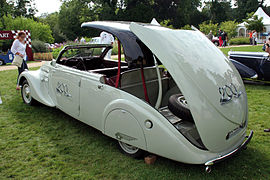 Une Peugeot 402 de 1938