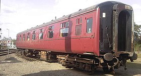 “英國鐵路2型客車”原型车包厢一等座车（编号：13252），2009年4月拍摄于英国的中诺福克铁路（英语：Mid-Norfolk Railway）